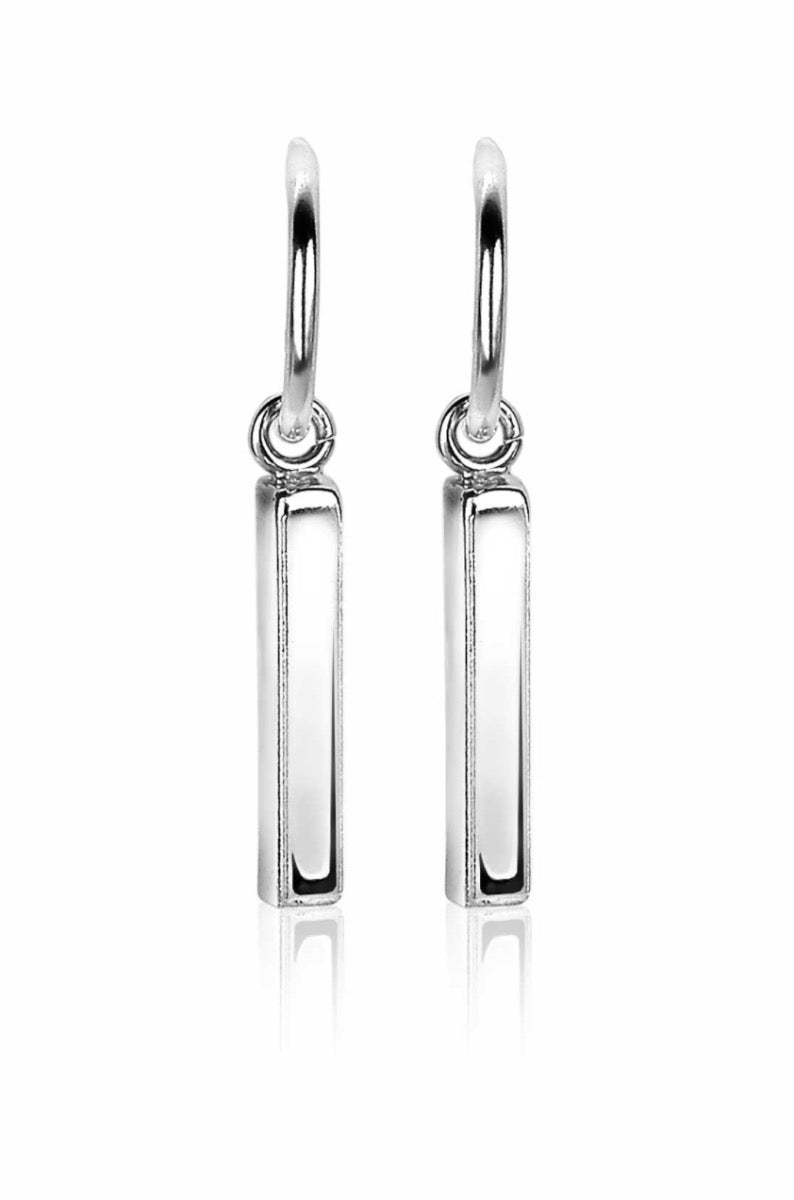 Orecchini in argento con forma rettangolare e finitura lucida.
