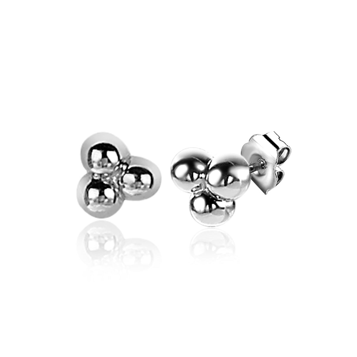 Orecchini in argento con tre sfere lucide, design semplice e moderno.