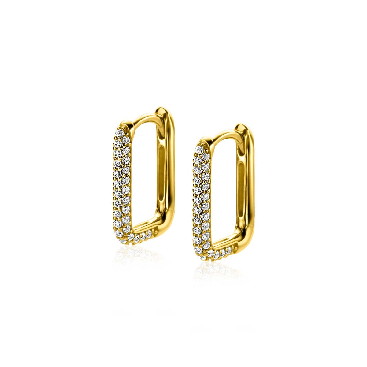 Orecchini placcati oro con forma rettangolare e pietre brillanti.