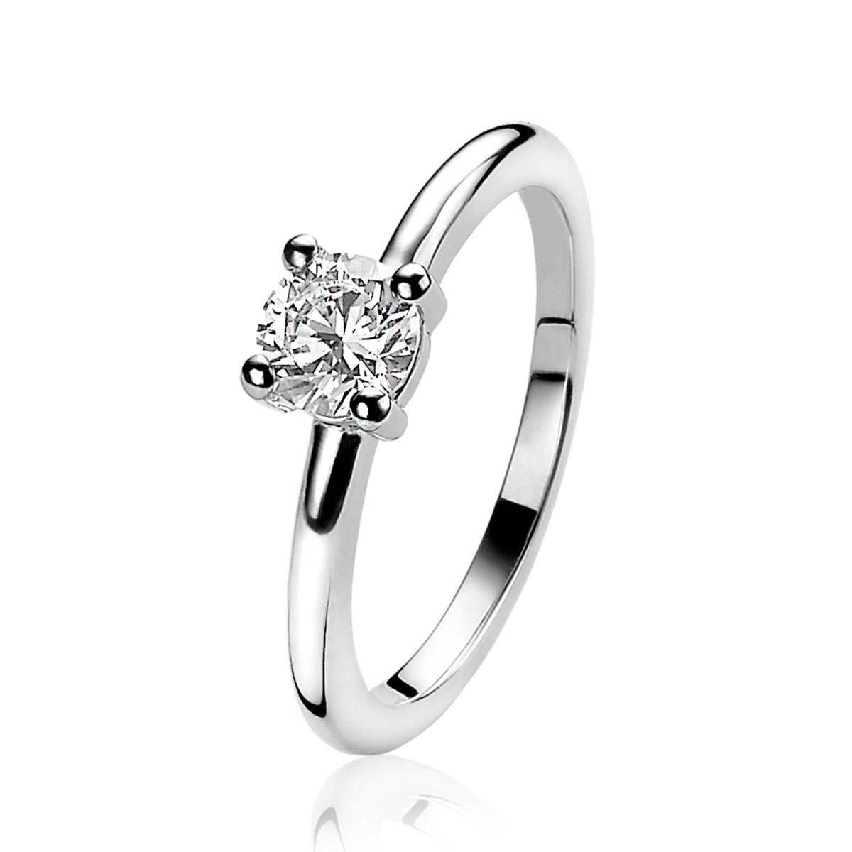 Anello in argento con pietra brillante quadrata al centro.