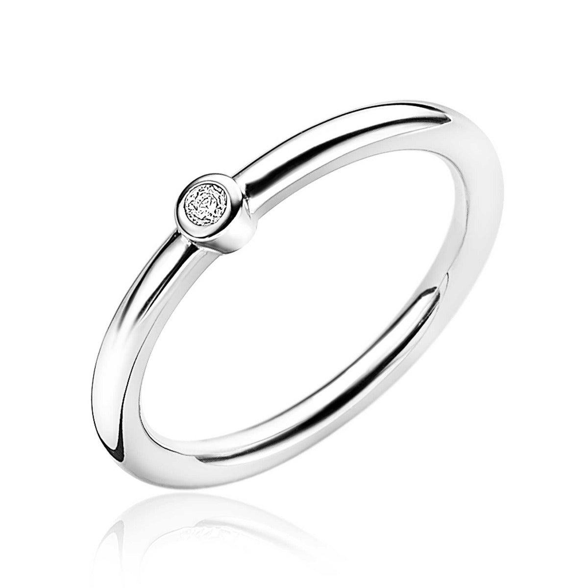 Anello in argento con un piccolo dettaglio circolare al centro.