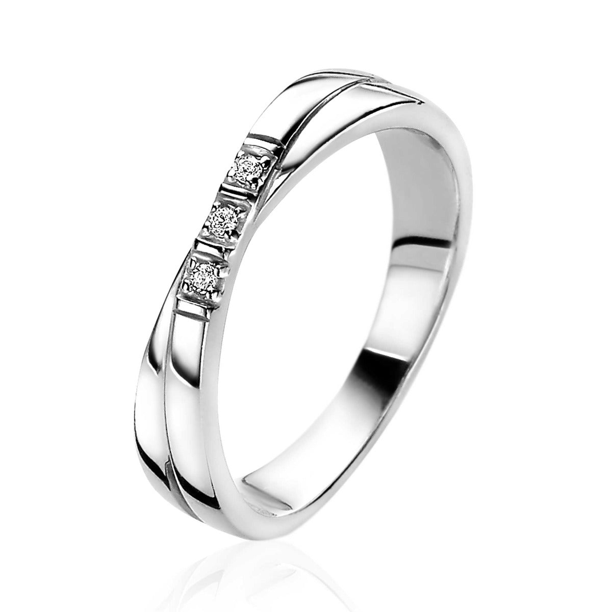 Anello in argento con tre piccoli diamanti e finitura lucida.