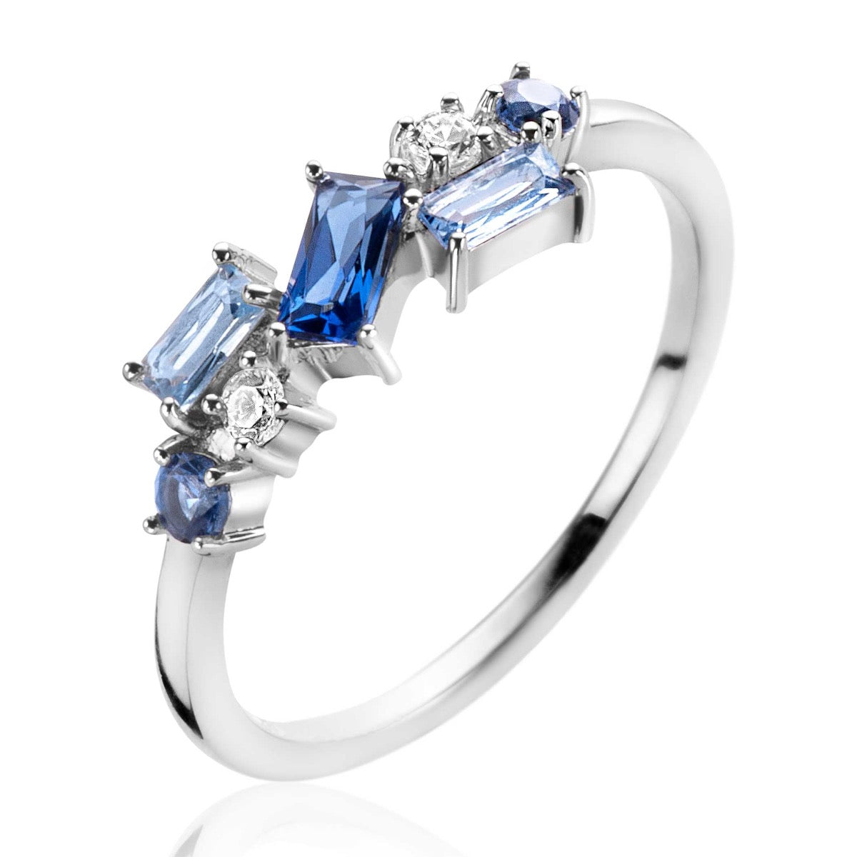 Anello in argento con pietre blu e trasparenti, design elegante e moderno.